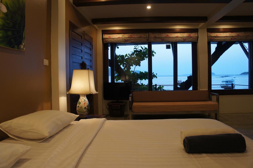 Rawai View Beachfront Extérieur photo